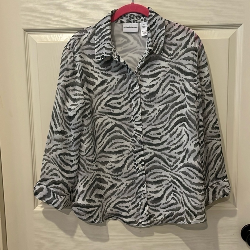 Alfred dunner zebra print blouse, size 12 🔵